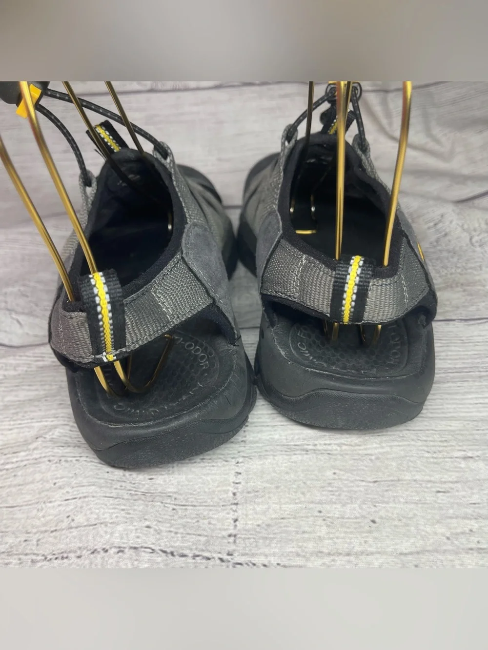 KEEN Men's 9 Newport H2 Hiking Outdoor Sandals